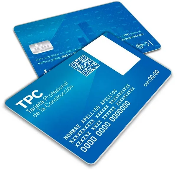 Las dos caras de la Tarjeta Profesional de la Construcción, con el nombre del titular y el código QR